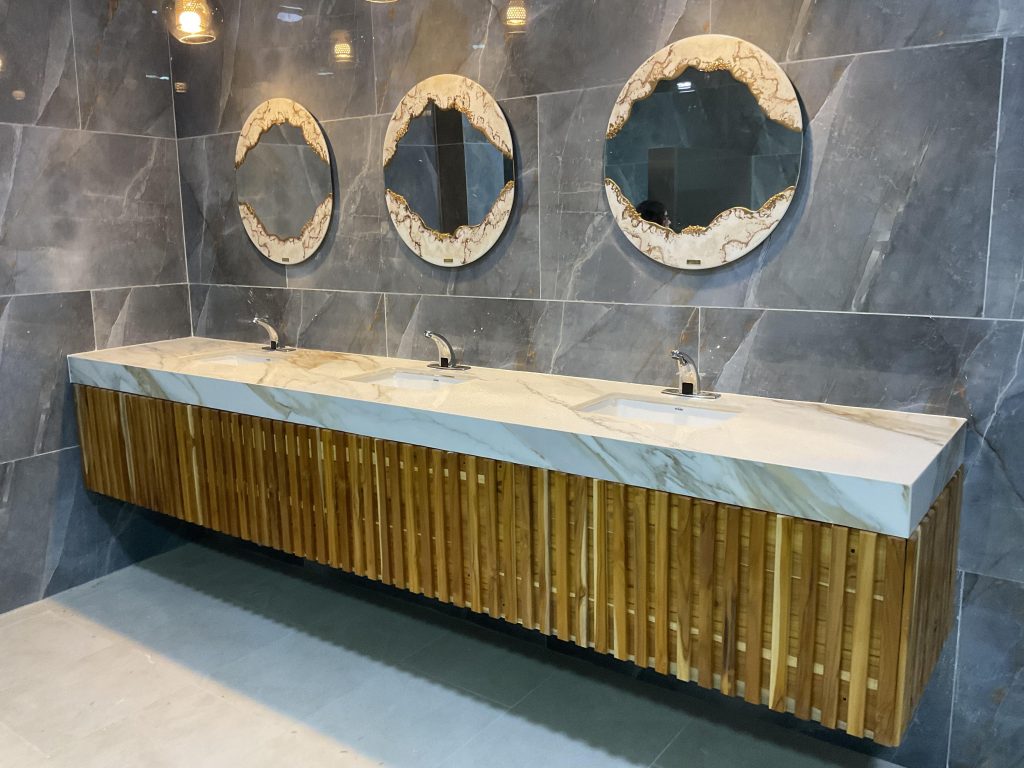 materiales cerámicos para hoteles en baños modernos